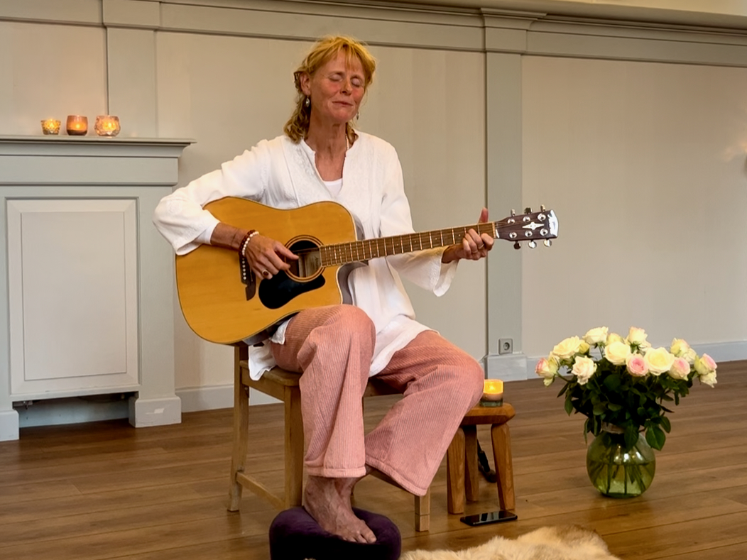 Meditatie en mantrazingen Marieke Krista Oshianna